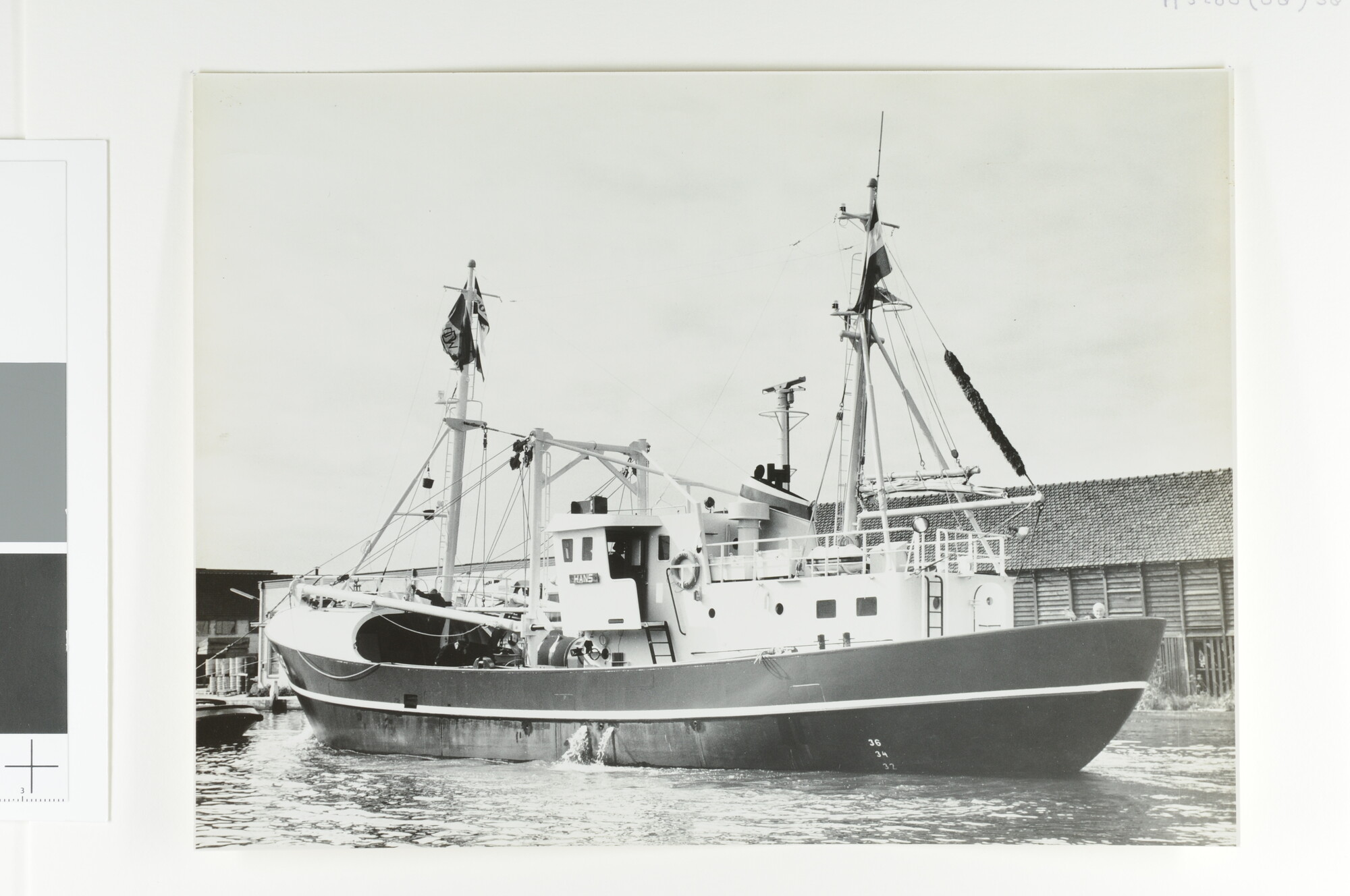 A.5260(08)38; De motorkotter 'Hans' (KW 189) van Rederij C. van den Plas uit Katwijk aan Zee; foto