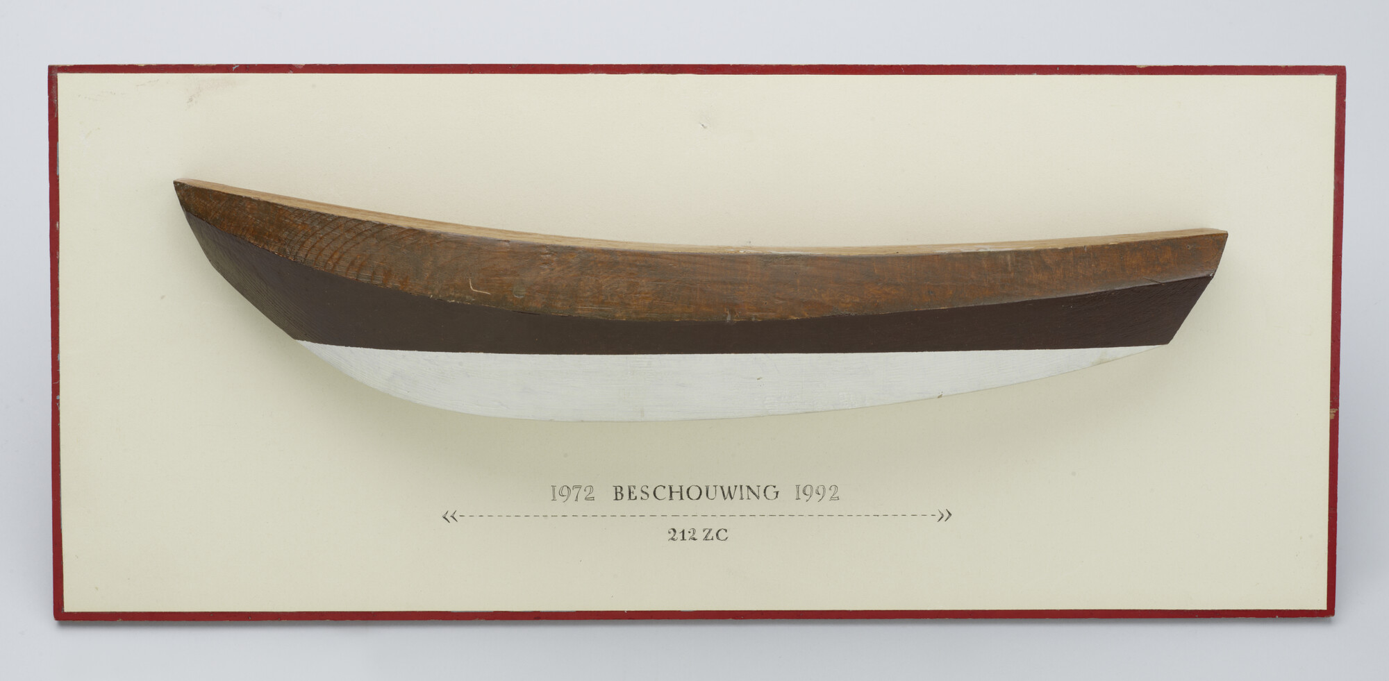 2013.0590; Halfmodel van de zeeschouw Beschouwing; scheepsmodel