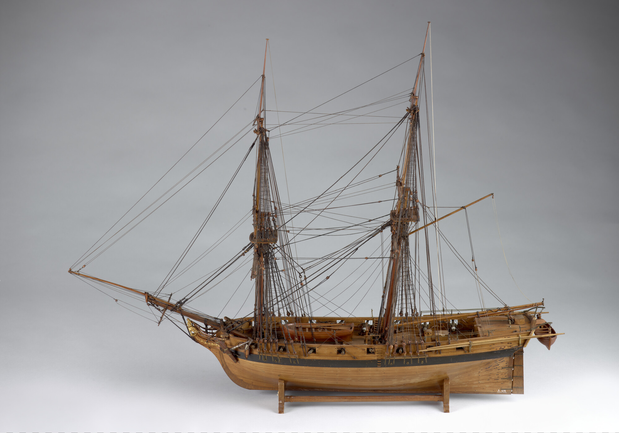A.0470; Model van de brik Atalante van 16 stukken; scheepsmodel