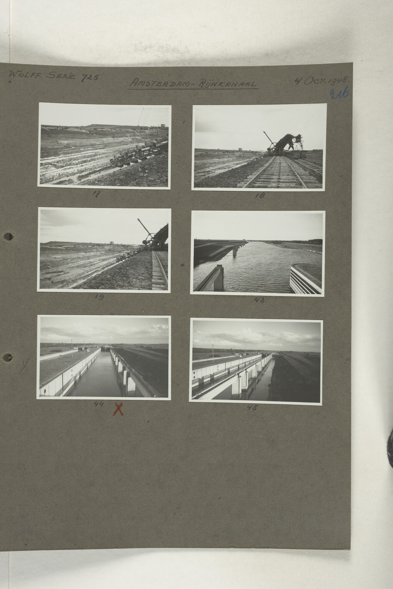 1998.2180; Omslag met een grote hoeveelheid proef foto's gemaakt in opdracht van de Gemeente Handelsinrichtingen in Amsterdam en de Koninklijke Hollandsche Lloyd te Amsterdam.; omslag