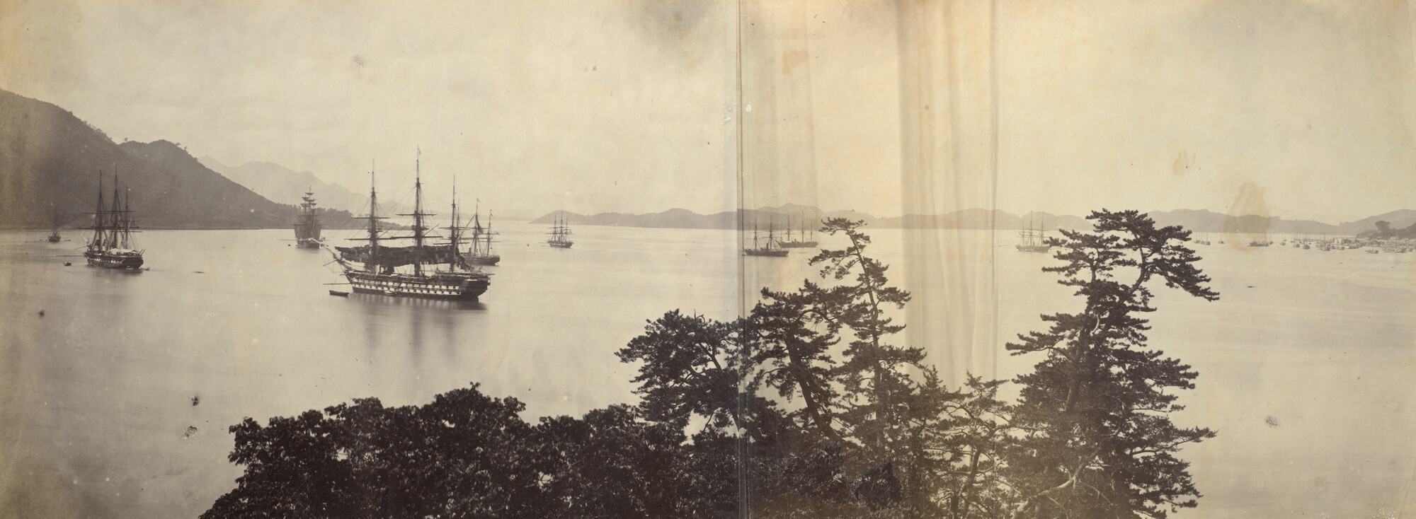 S.3628(04); 'Views of Japan': Album nr. 3 uit een serie van drie van de Nederlandse consul in Japan Dirk de Graeff van Polsbroek; fotoalbum
