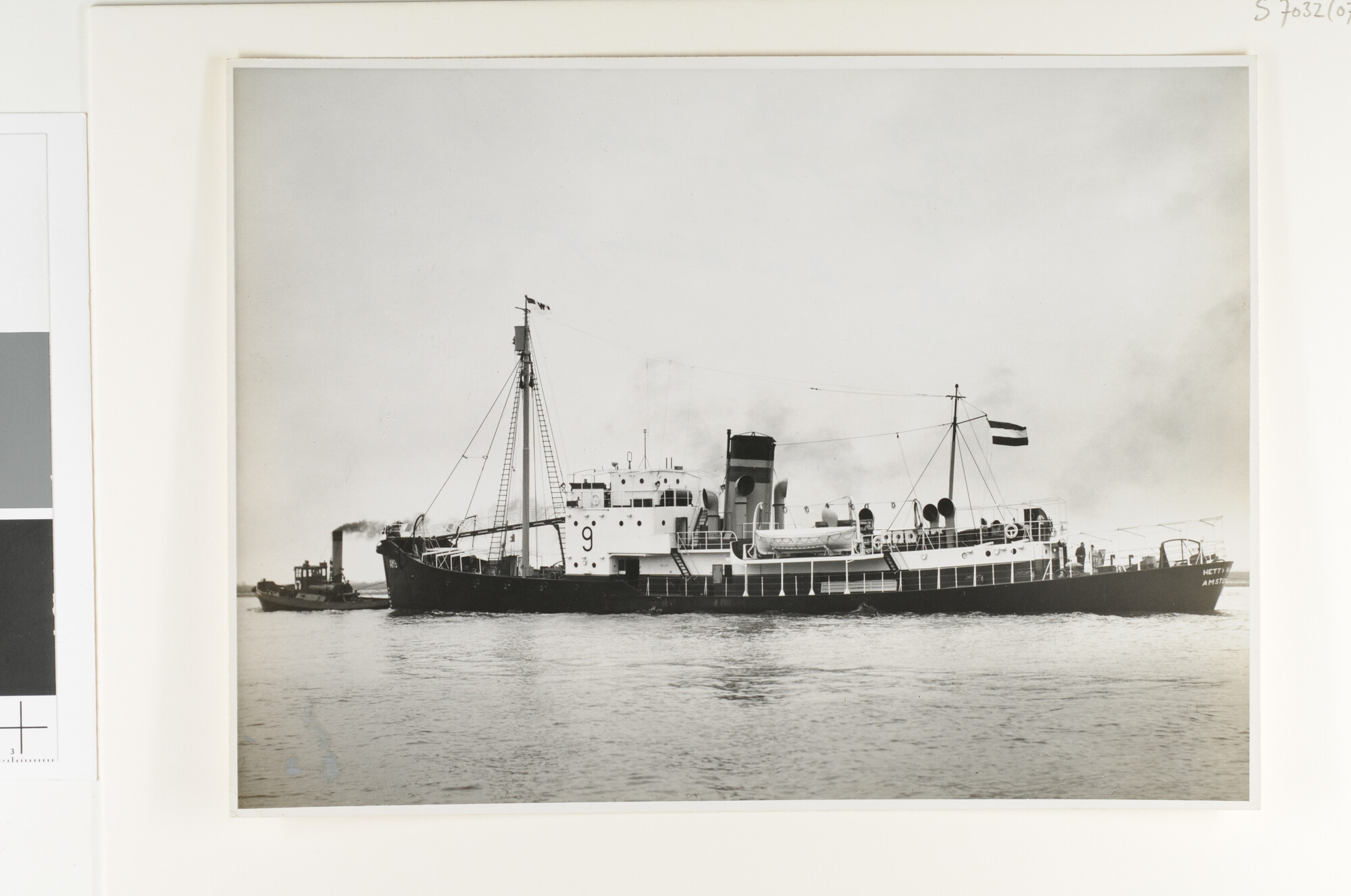 S.7032(075); De walvisjager ss. Hetty W. Vinke (AM 9) van de Nederlandsche Maatschappij [...]; foto