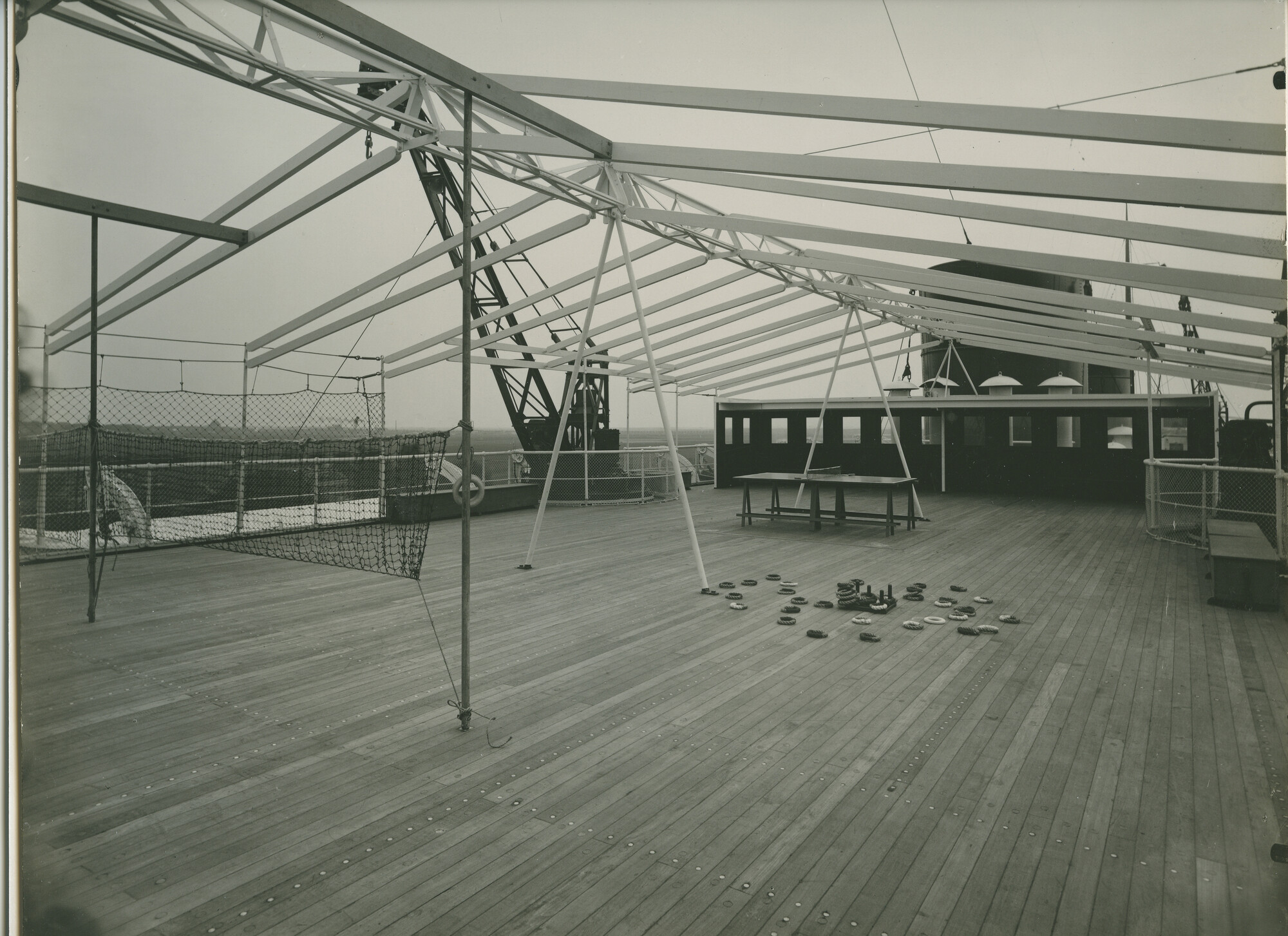 S.5444(0738)1; Interieurfoto van het mailschip ms. Johan van Oldenbarnevelt; foto