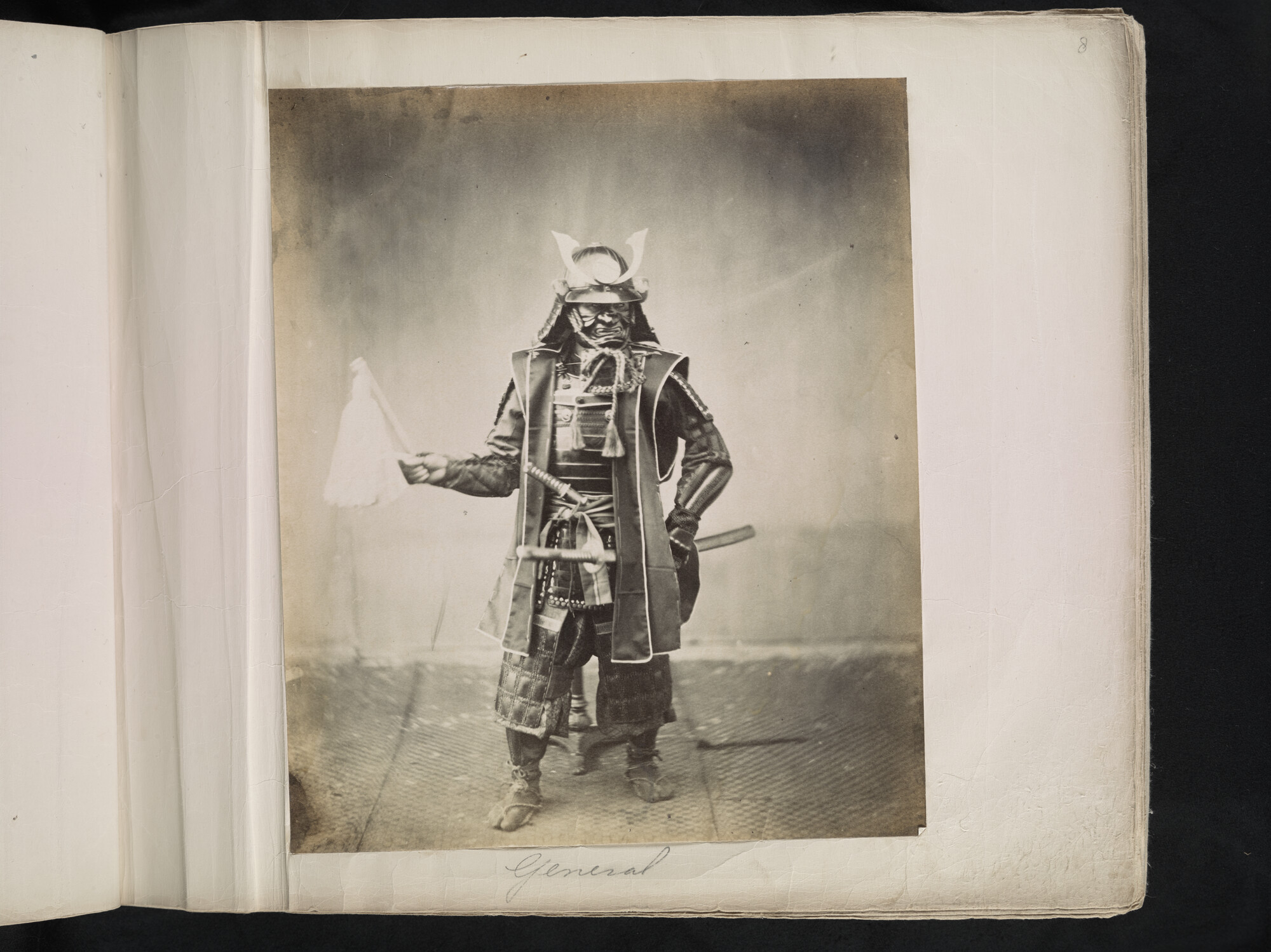 S.3628(02); Album nr. 1 uit een serie van drie van de Nederlandse consul in Japan Dirk de Graeff van Polsbroek; fotoalbum
