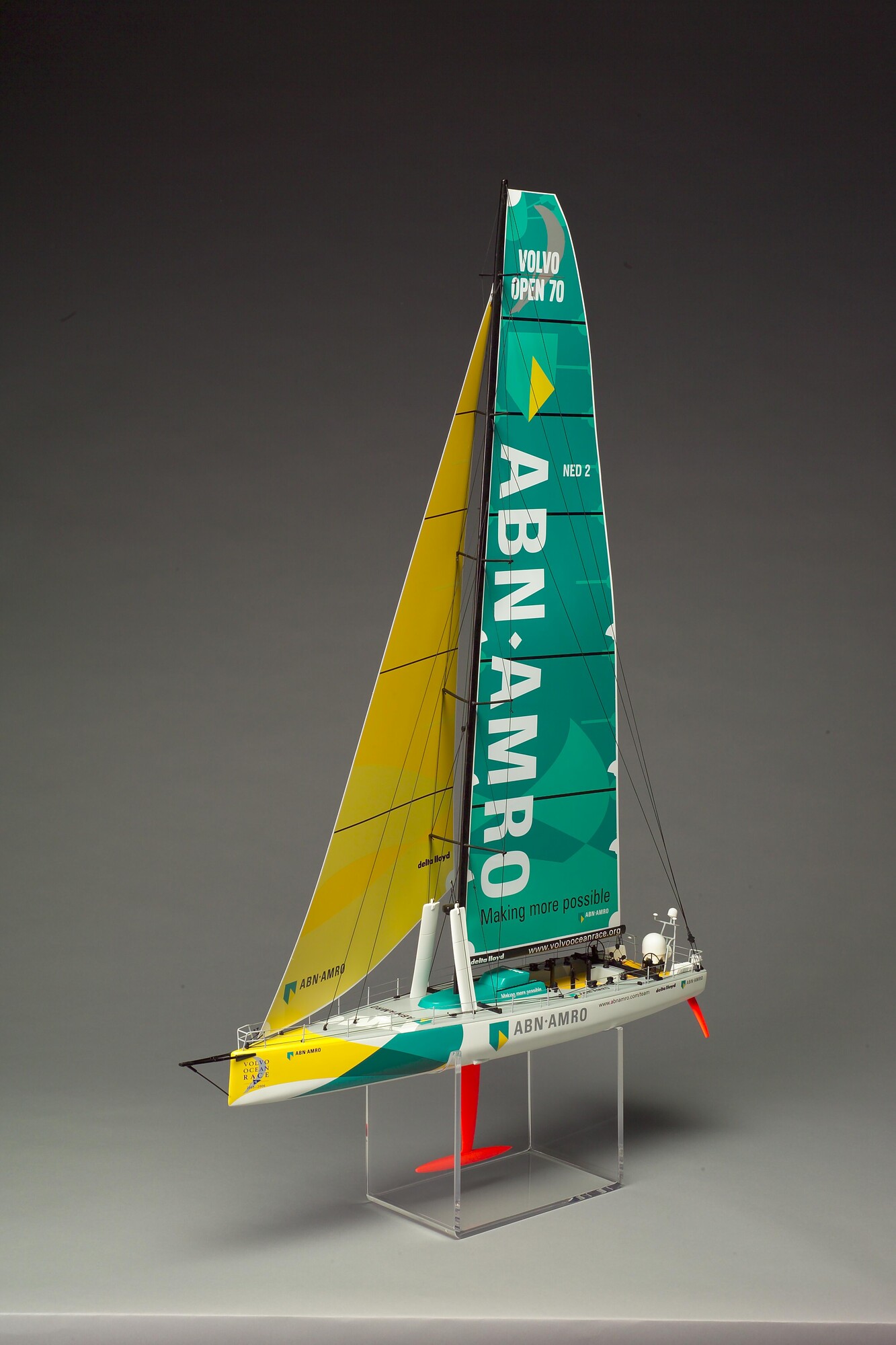 2006.0688; Model van de ABN AMRO TWO; scheepsmodel