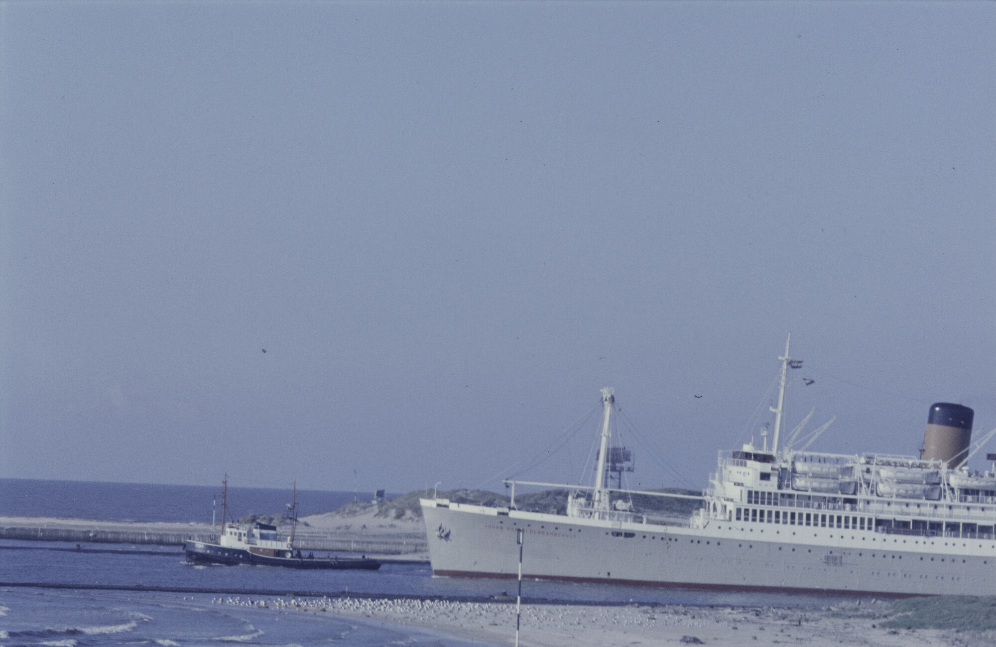 2015.0385; Dia van ms. Oranje in IJmuiden; diapositief