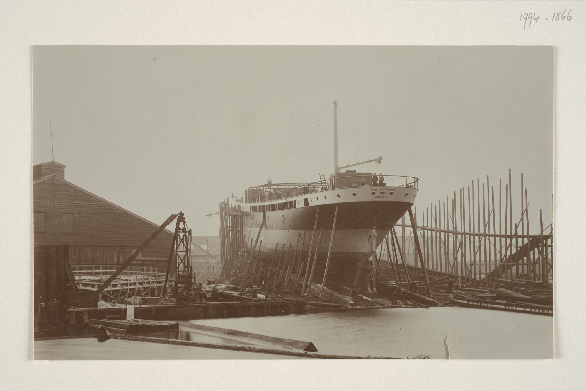 1994.1866; Fotos van de tewaterlating van het ss. Van Outhoorn bij de Nederlandsche [...]; fotoreportage