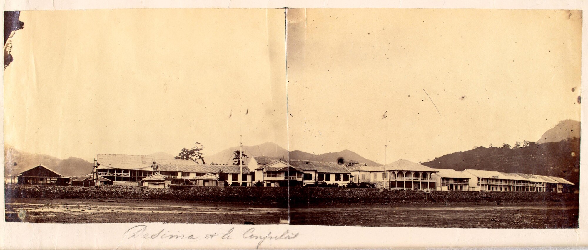 S.3628(02); Album nr. 1 uit een serie van drie van de Nederlandse consul in Japan Dirk de Graeff van Polsbroek; fotoalbum