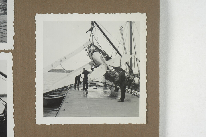 2001.1755; Omslag met vele foto's en knipsels van meest bergingsactiviteiten door Reederij v/h Gebroeders Goedkoop te Amsterdam in de periode 1929 / 1949; omslag