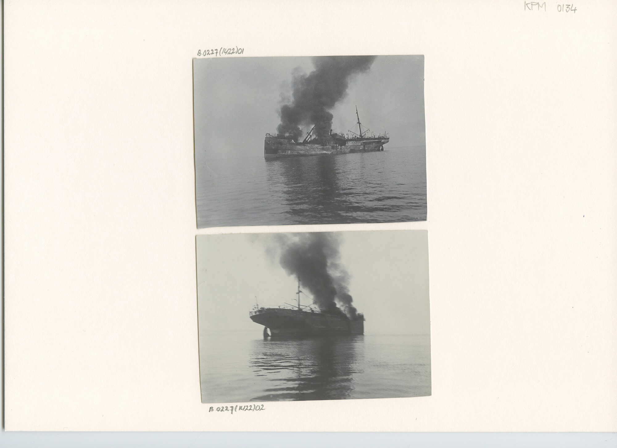 B.0227(1422)02; Foto van brand(schade) op de Van Neck; foto