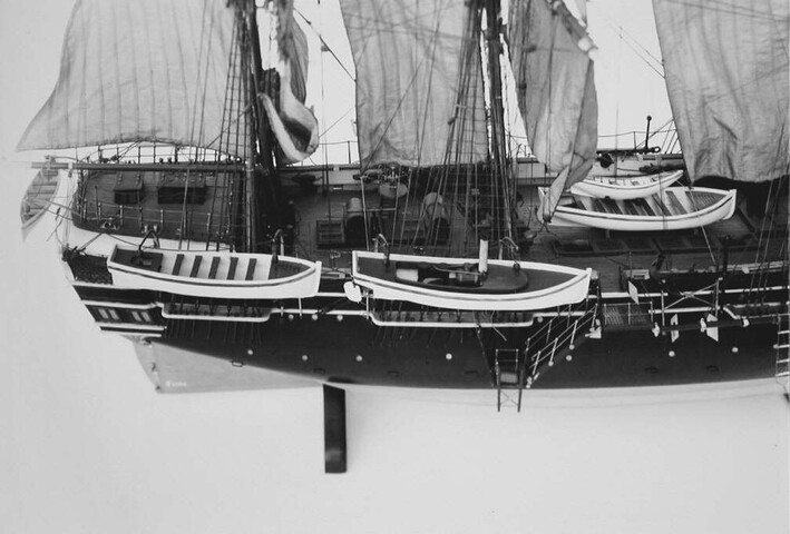 S.4763; Model van het korvet Nautilus van 7 stukken; scheepsmodel