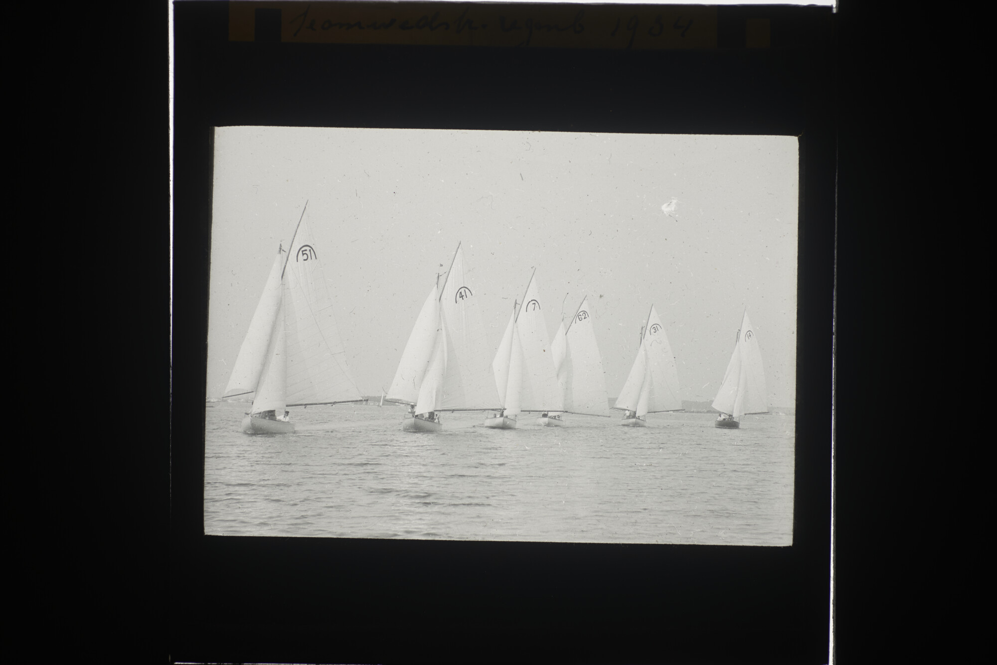 2014.0606; Vijftig lantaarnplaatjes met afbeeldingen van de Nederlandse watersport 1900-1935; lantaarnplaatje