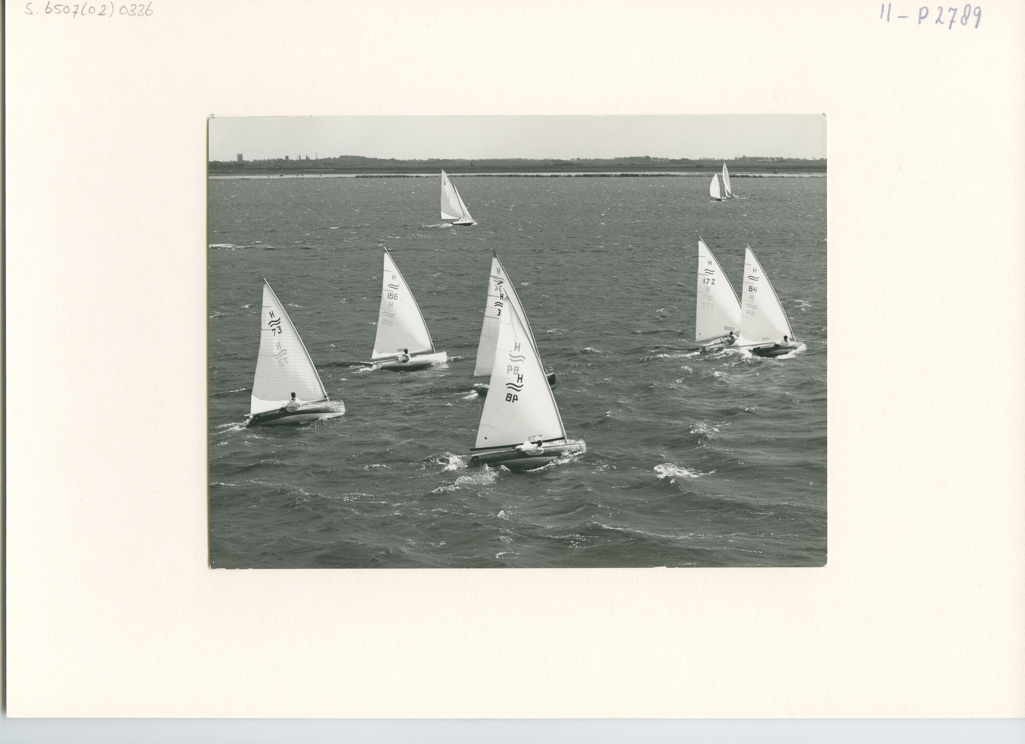 S.6507(02)0336.03; Zwart-wit foto van Finnjollen tijdens de Hollandweek II en de Sneekweek 1962; foto