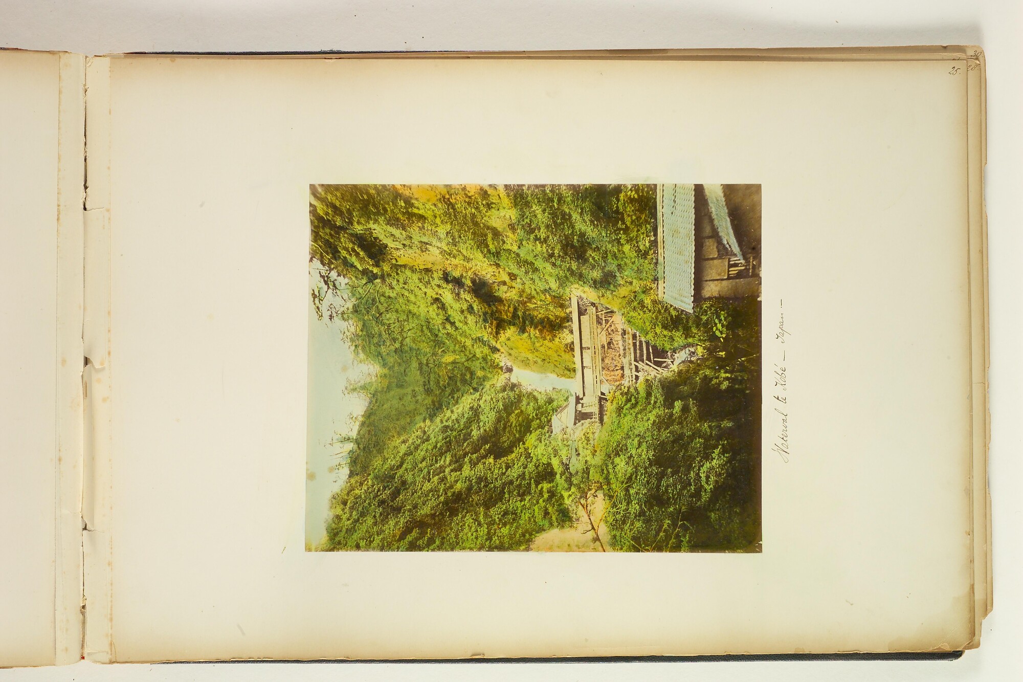 1994.2027; Album nr.4 van Hendrik de Booy met foto's, prenten en documenten van Japan; fotoalbum