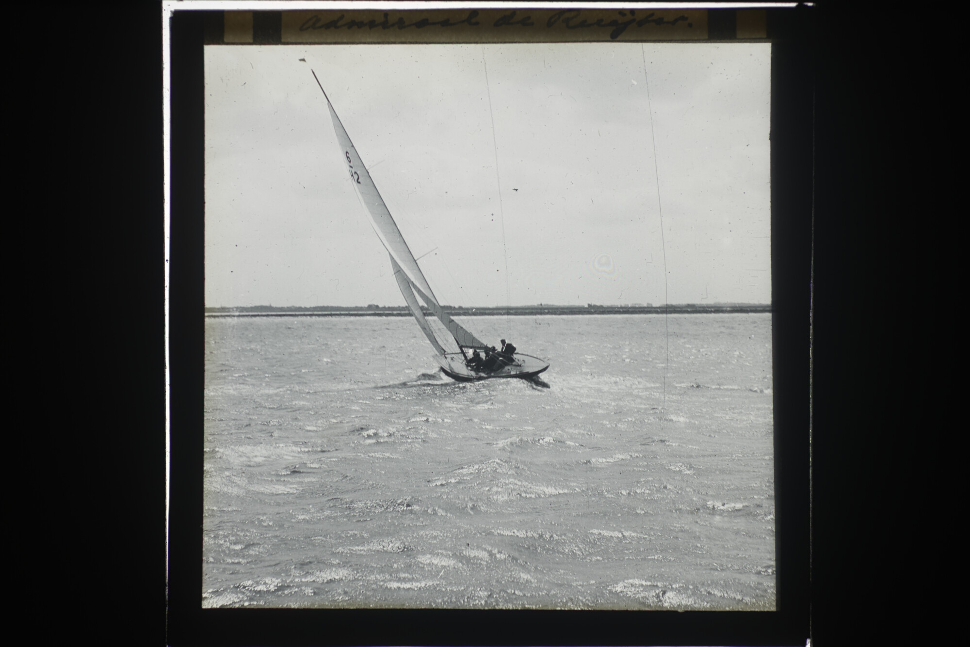 2014.0614; Twaalf lantaarnplaatjes met afbeeldingen van de Nederlandse watersport; lantaarnplaatje