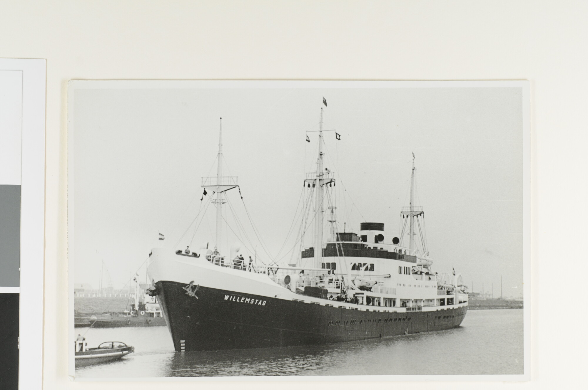 S.4380(04)572; Het passagiersschip ss. Willemstad van de KNSM; foto