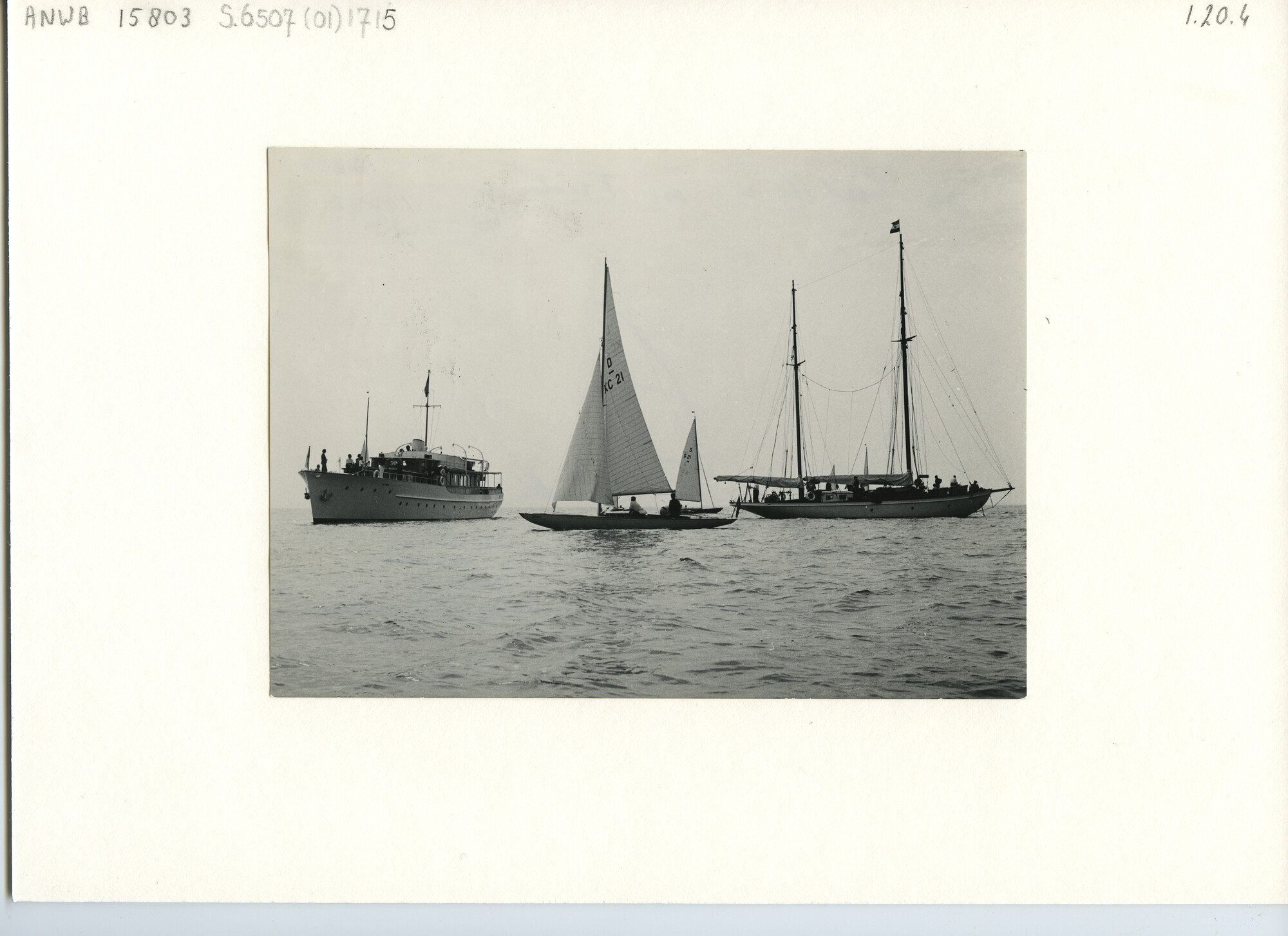 S.6507(01)1715; Foto van de Piet Hein en Frida; foto