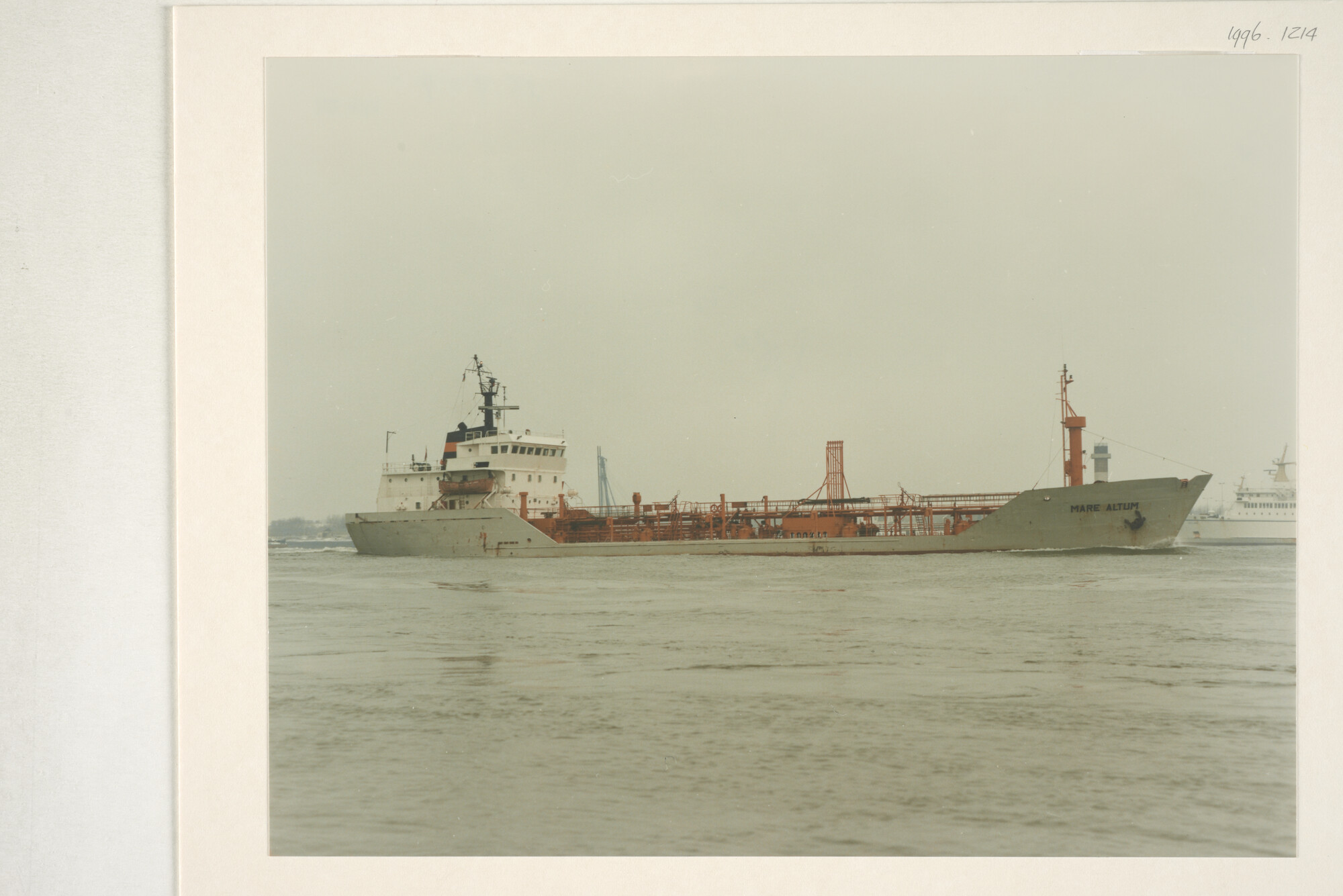 1996.1214; Kleurenfoto van de chemicaliëntanker ms. Mare Altum (ex- Pass of [...]; foto