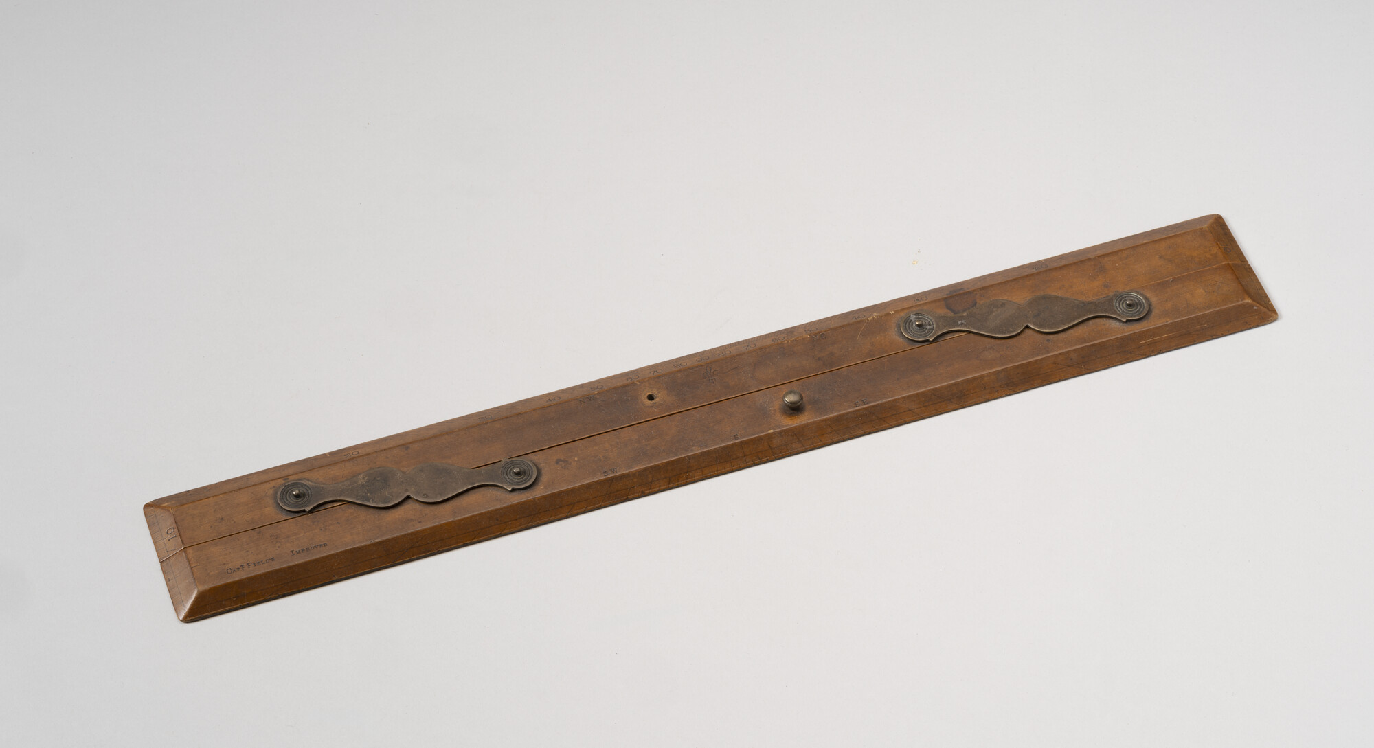 2005.2575; Houten parallelliniaal; liniaal (geleidingsgereedschap)