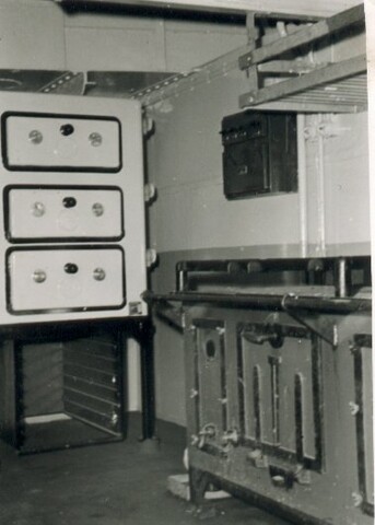 S.5219(12)0711; Foto's van het interieur van het passagiersschip (vluchtschip) Willem I (ex- LCT 443) met als vast ligplaats Numansdorp; fotoreportage