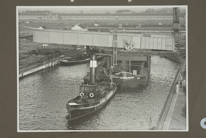 2001.1755; Omslag met vele foto's en knipsels van meest bergingsactiviteiten door Reederij v/h Gebroeders Goedkoop te Amsterdam in de periode 1929 / 1949; omslag
