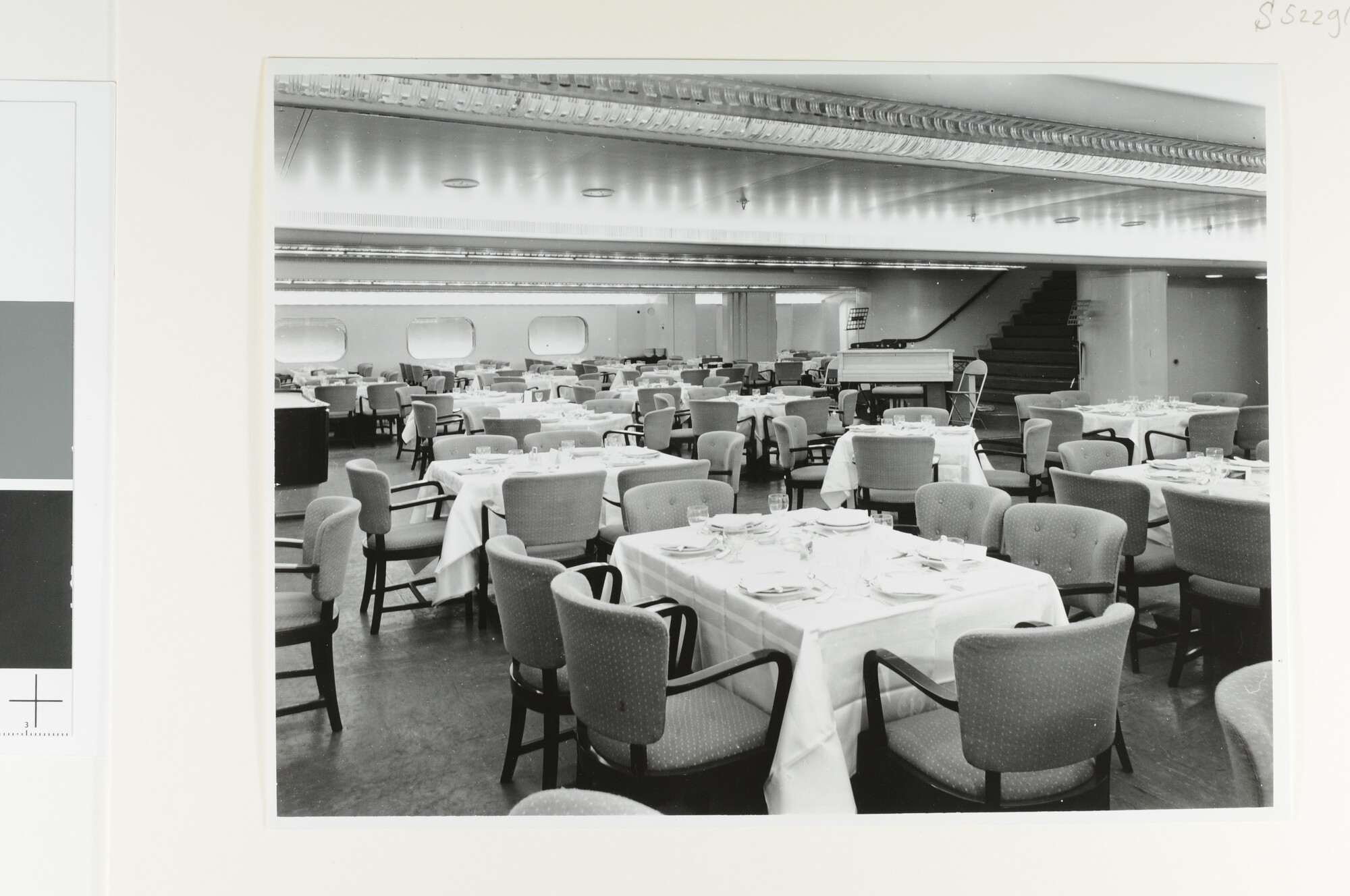 S.5229(01); Interieurfoto's genomen aan boord van ms. 'Willem Ruys' van de Koninklijke Rotterdamsche Lloyd [...]; fotoreportage