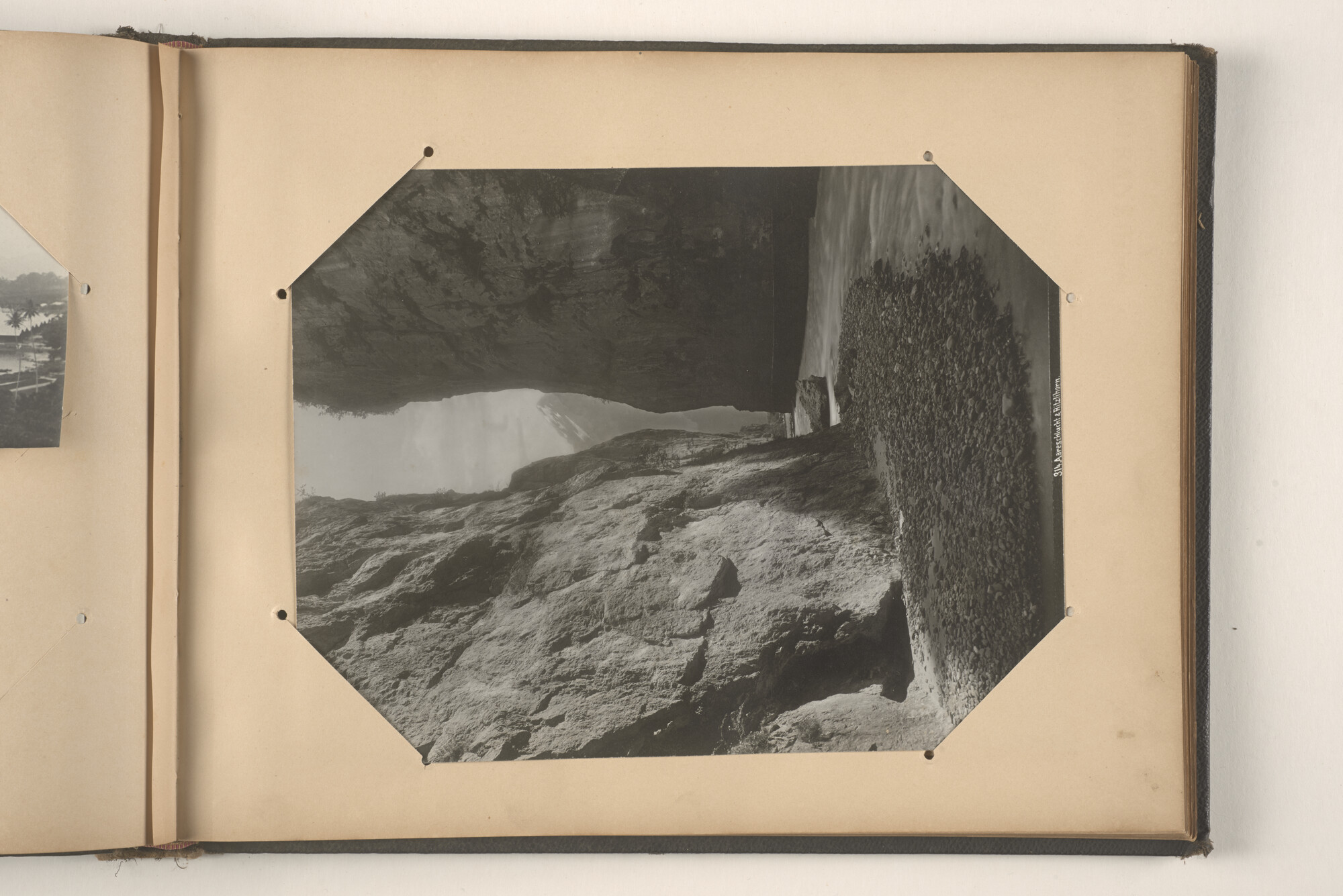 2015.0862; Fotoalbum met souvenirfoto’s verzameld tijdens de reizen van James Reginald Filz, 18 oktober 1901 t/m september 1904; fotoalbum