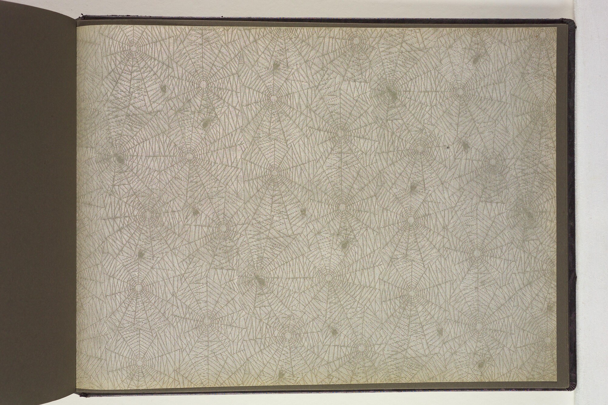 S.5548(091); Persoonlijk album van J.D. van Schooten met foto's aan boord van het ss. Tjikini; fotoalbum