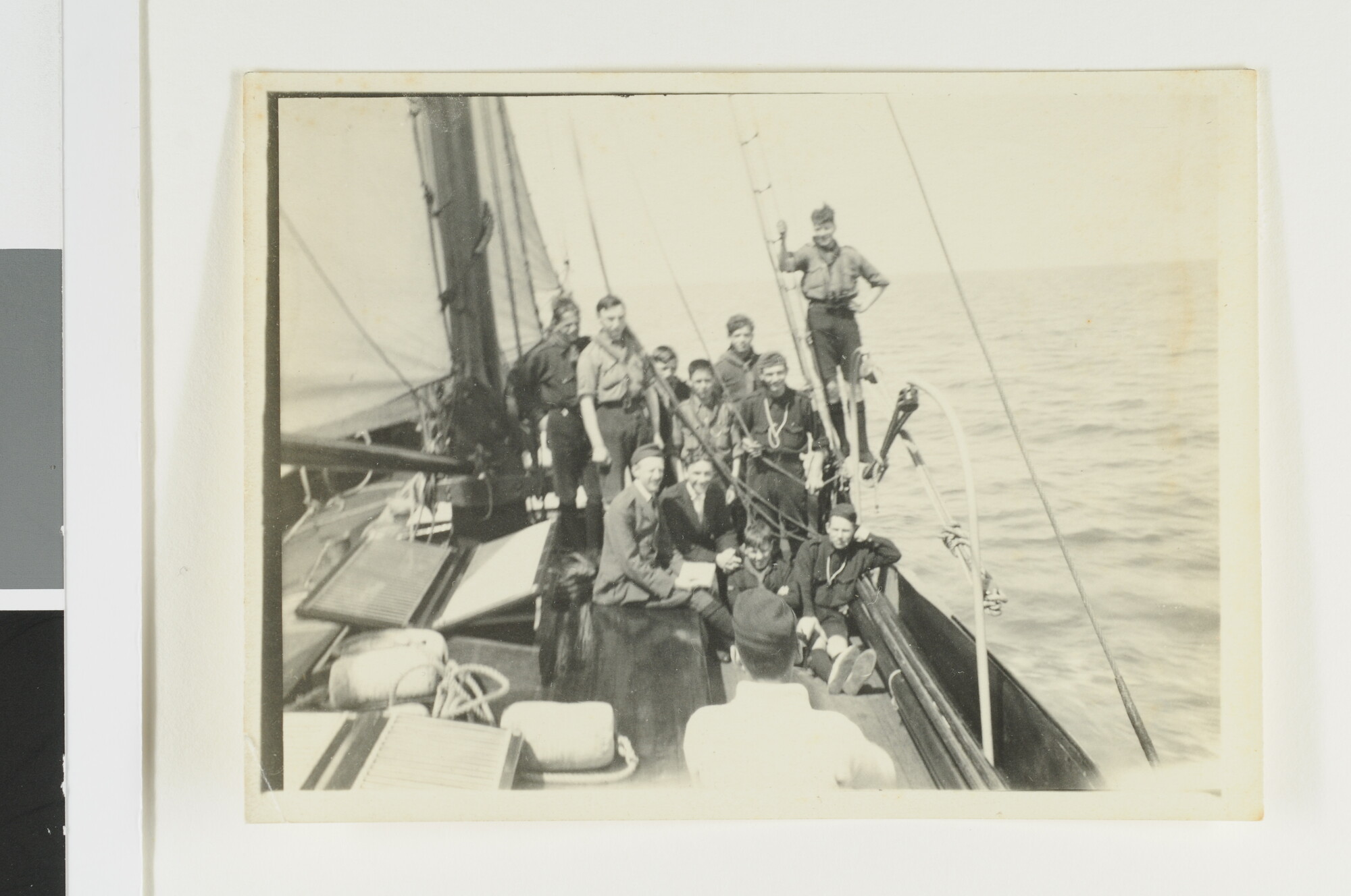 S.5707(07); Zeven foto's genomen omstreeks 1925 tijdens een zeiltocht op Zuiderzee en Wadden [...]; fotoreportage