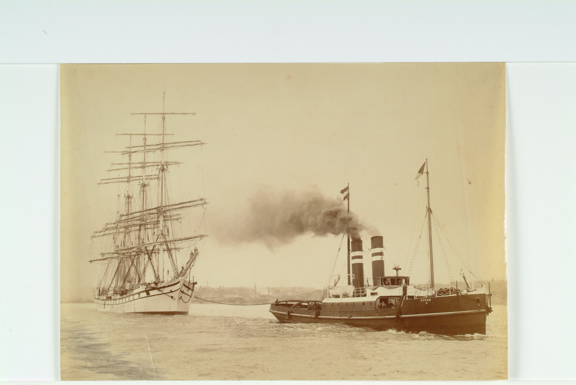 S.5591(14)b; De stoomsleepboot Titan van Rederij Zurmühlen uit Amsterdam; foto