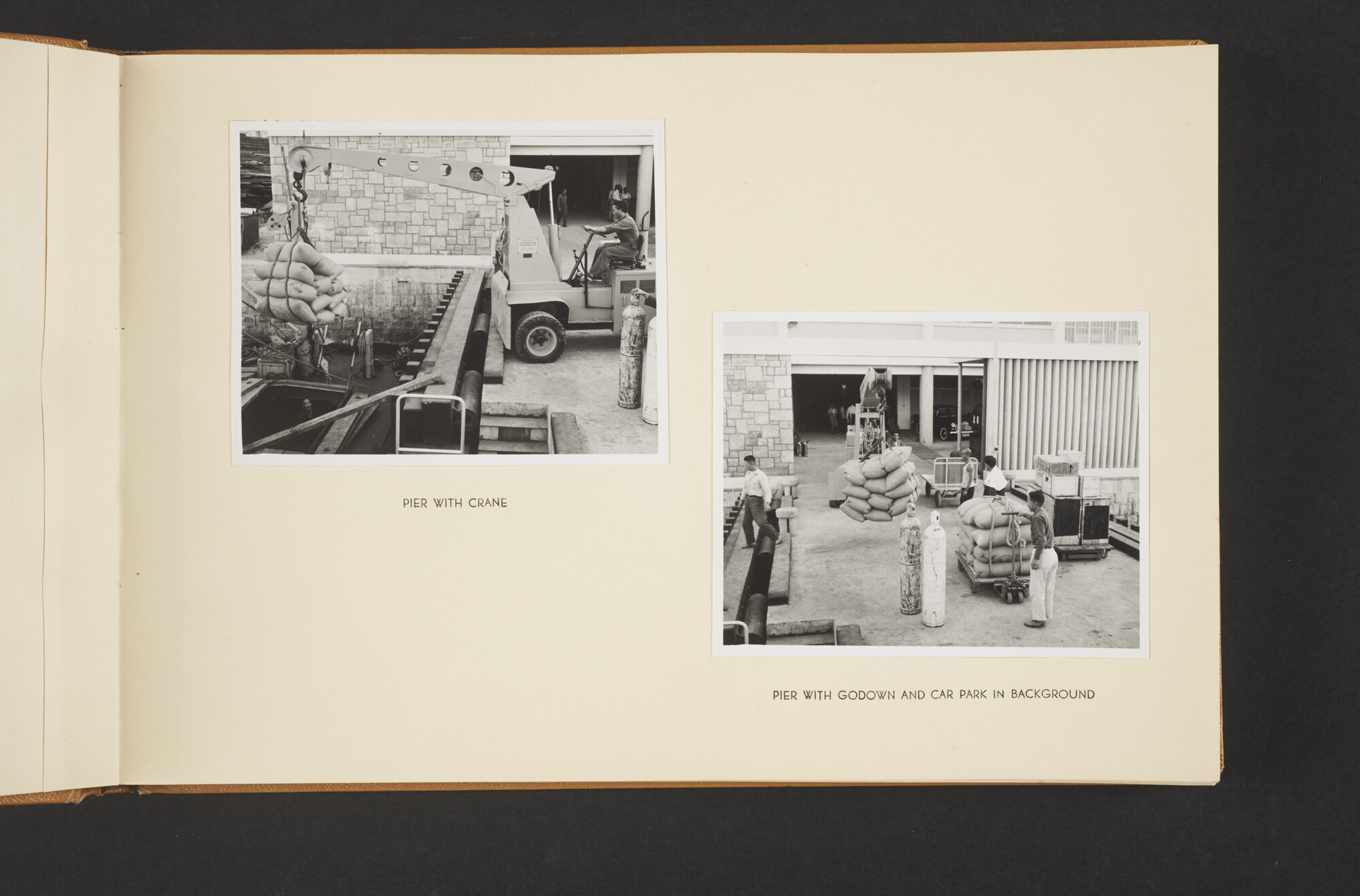 2015.1296; Fotoalbum van het kantoor van de Royal Interocean Lines te Hongkong; fotoalbum