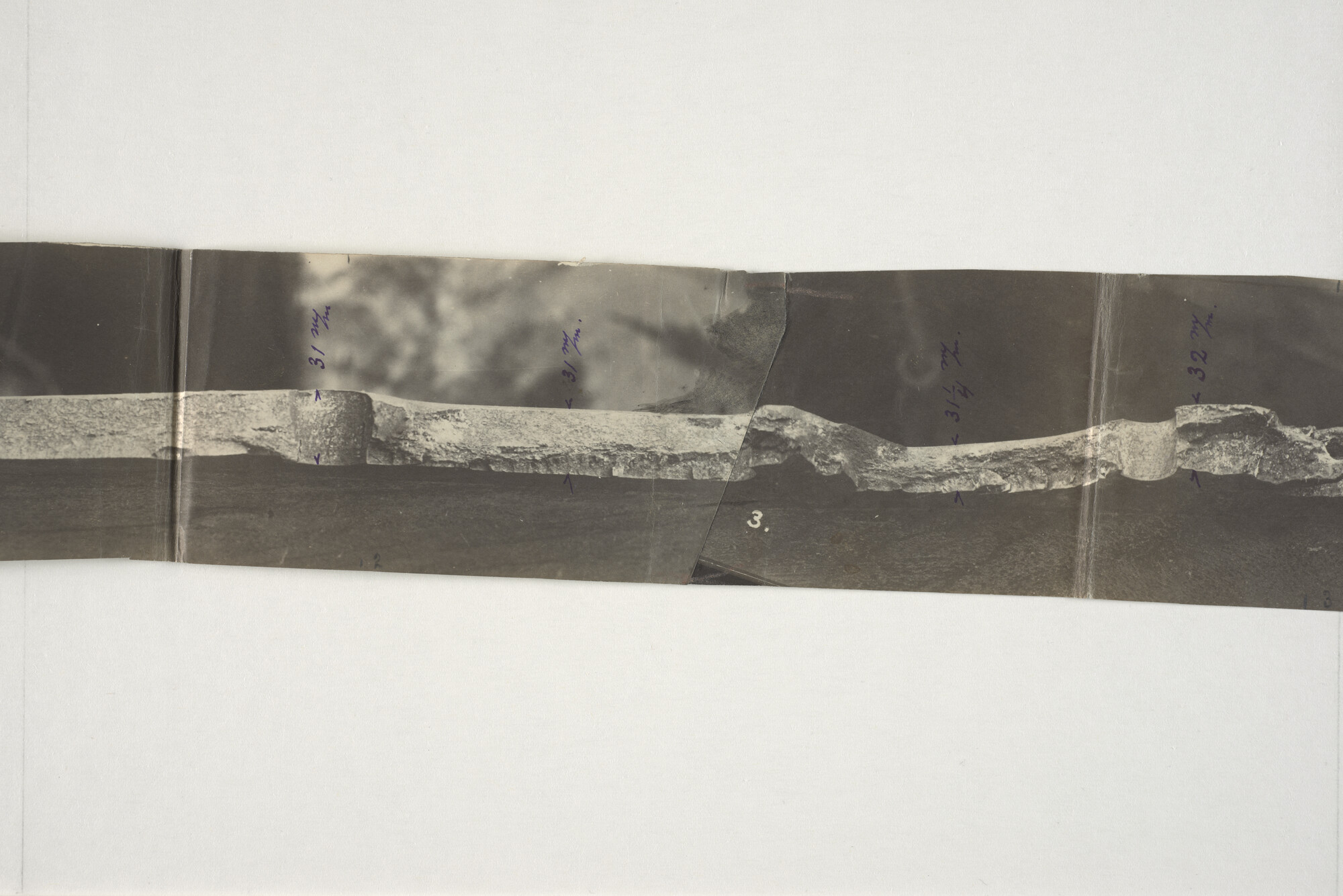 1994.1611; Schadefoto van de doorsnede van de circa 33 mm dikke ketelplaat van het ss. Pahud [...]; foto