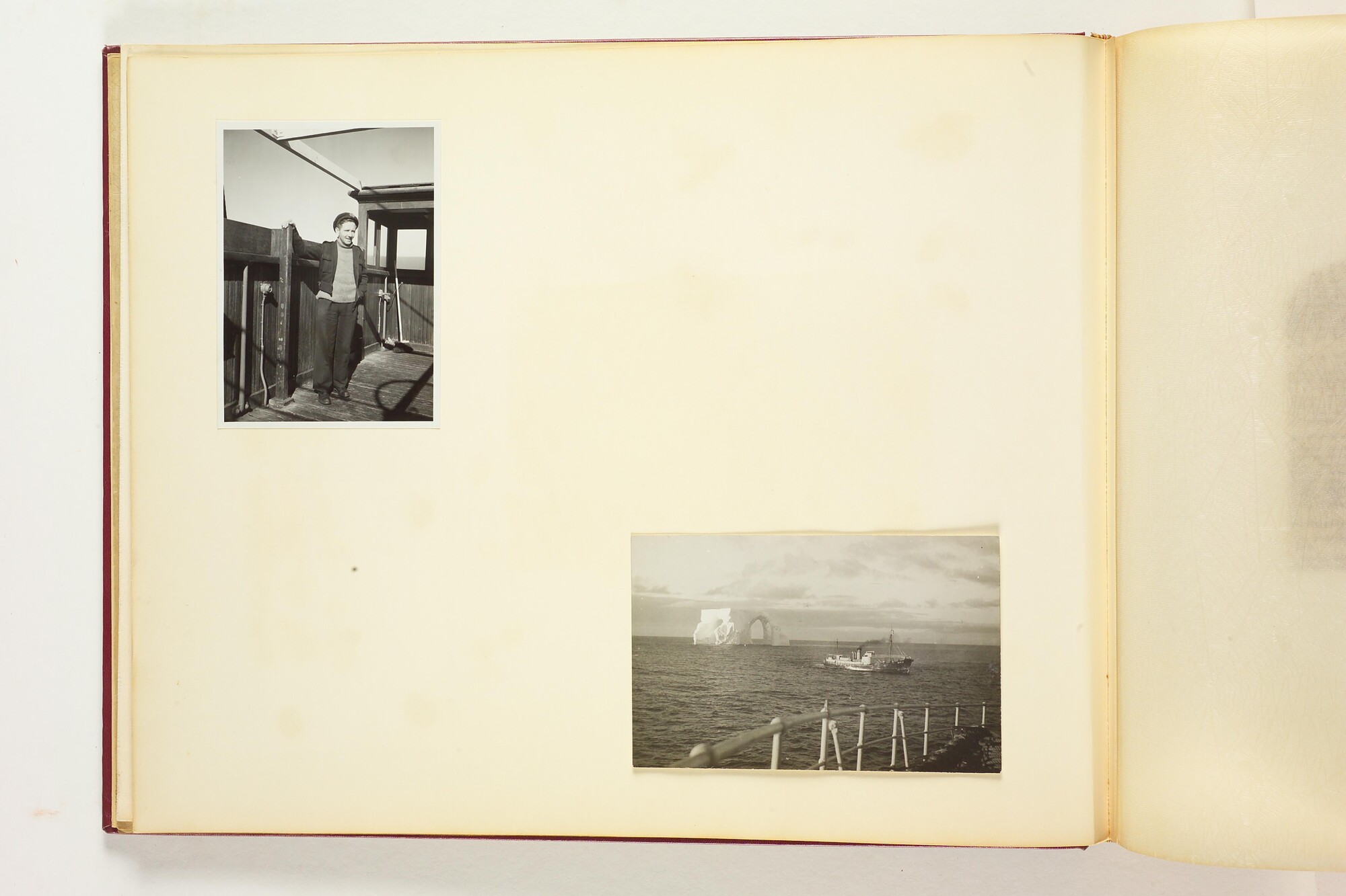 1990.0580; Eerste album met foto's van het walvismoederschip ms. Willem Barendsz (I); fotoalbum