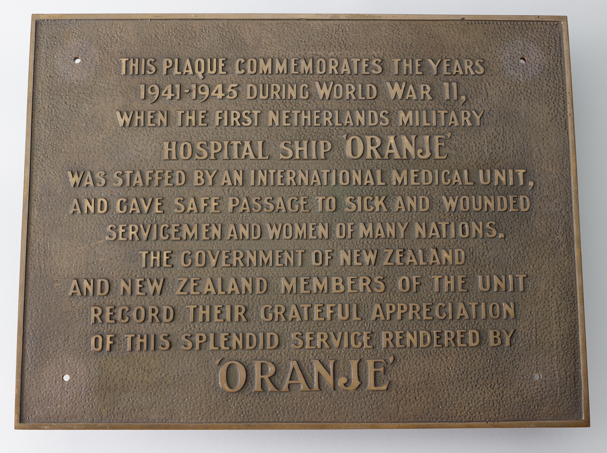2005.2598; Plaquette ter herinnering aan de inzet van de 'Oranje' als hospitaalschip; plaquette