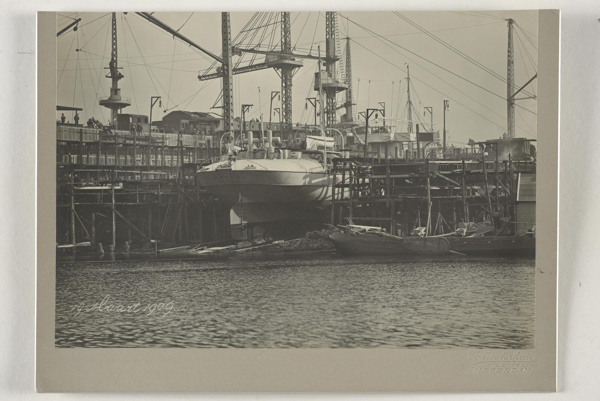 S.5444(0247)3; Foto van de tewaterlating van de zeegaande tanklichter Utrecht; foto