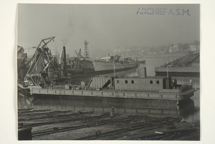 S.5219(12)0233; Foto's van de doop en tewaterlating van de emmerbaggermolen 'Westgeul'; fotoreportage