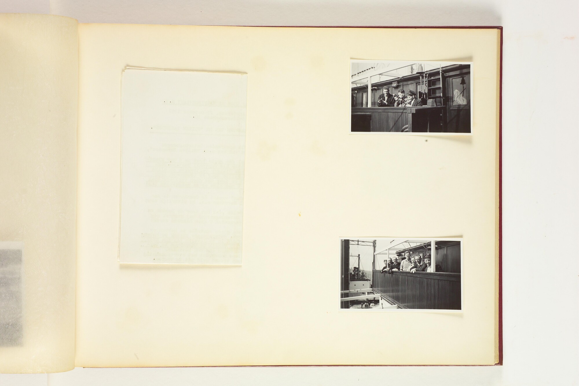 1990.0580; Eerste album met foto's van het walvismoederschip ms. Willem Barendsz (I); fotoalbum