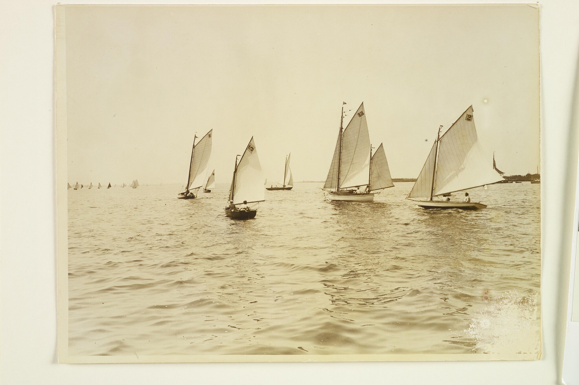 S.4447(30); Zeilwedstrijden van de Koninklijke Zeil- en Roei Vereeniging de Zuiderzee in 1917; foto