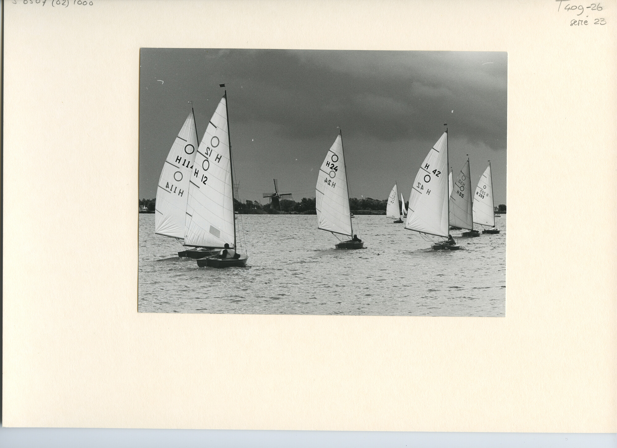 S.6507(02)1000.02; Zwart-wit foto van de Kaagweek 1966: de O-jollen-klasse; foto