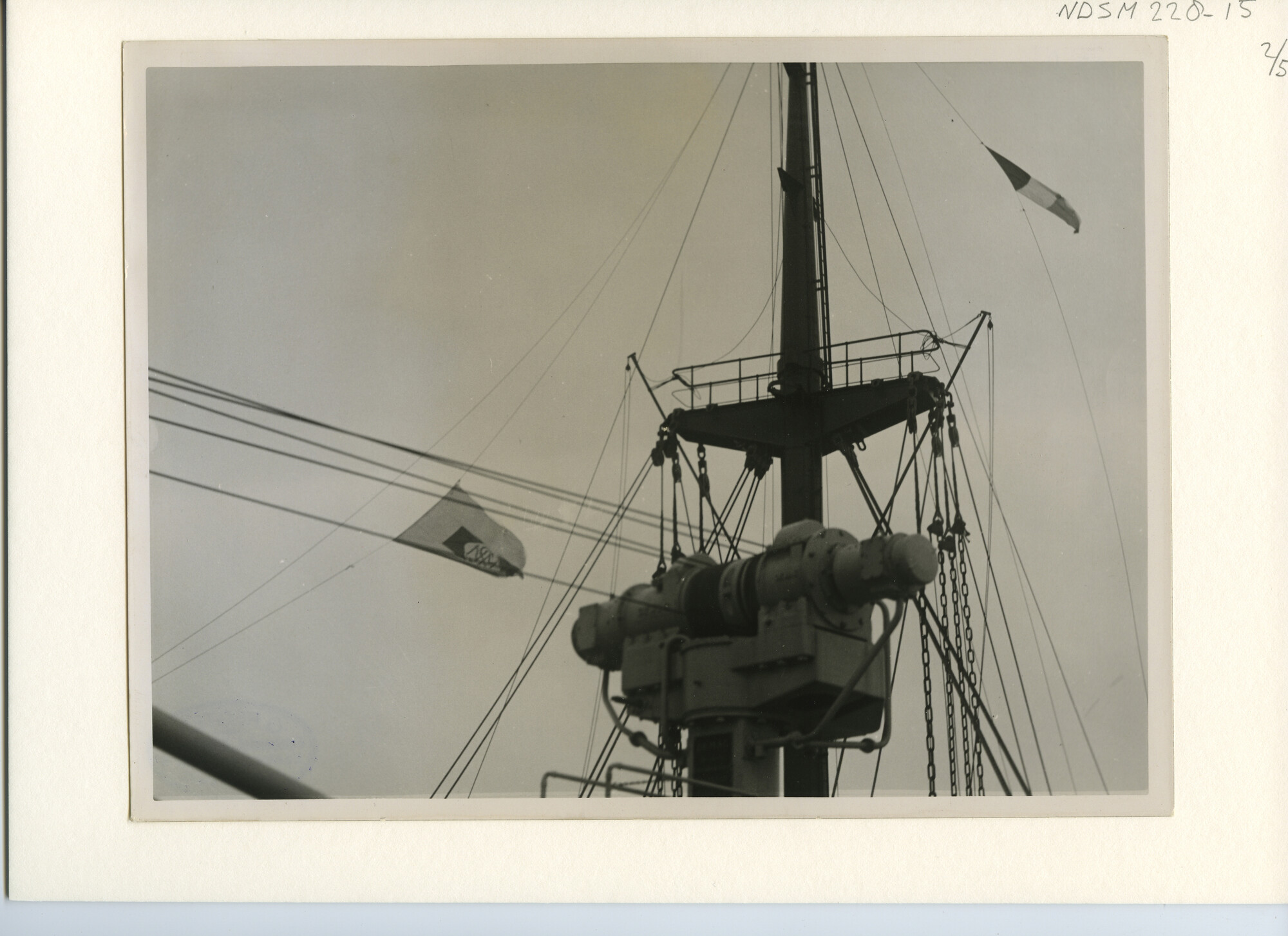 S.5444(01078)02; Foto van het vracht-passagiersschip ms. 'Bloemfontein', tijdens proefvaart, overdracht Nederlandsche Scheepsbouw Maatschappij aan de rederij; foto
