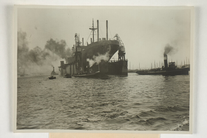 2001.1755; Omslag met vele foto's en knipsels van meest bergingsactiviteiten door Reederij v/h Gebroeders Goedkoop te Amsterdam in de periode 1929 / 1949; omslag