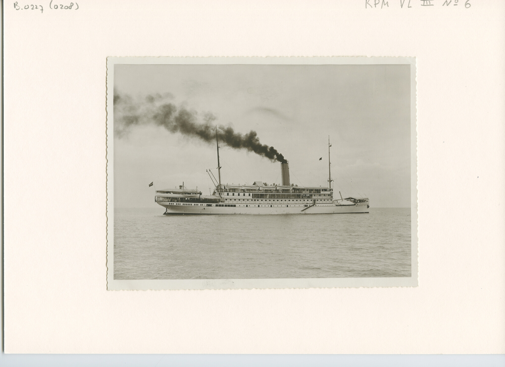 B.0227(0208); Foto van ss. Melchior Treub in Indische wateren; foto