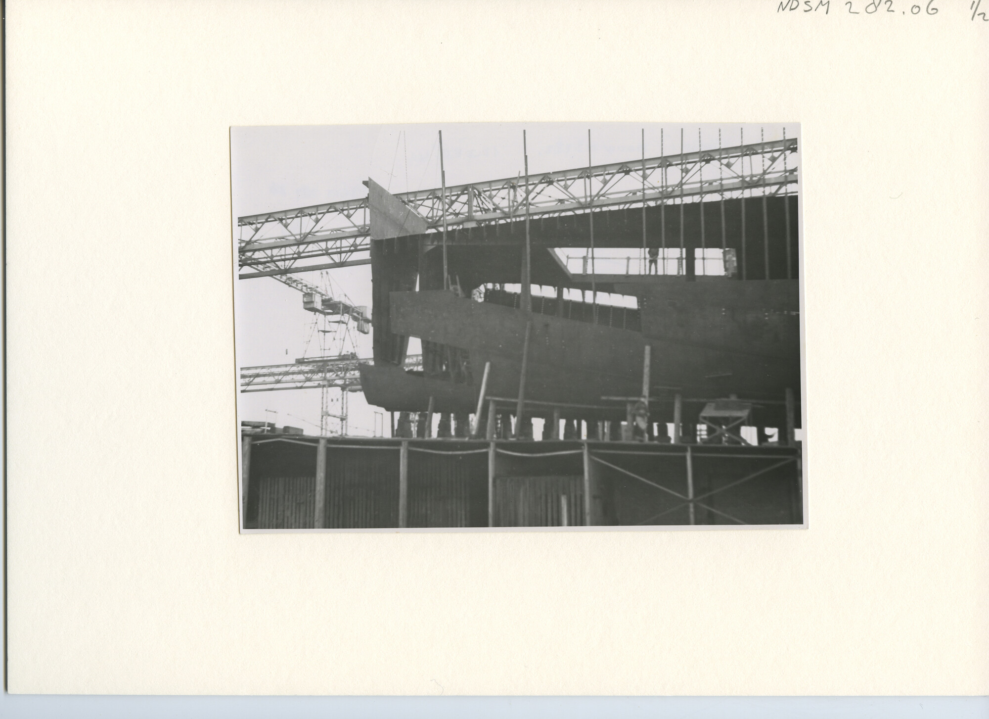 S.5444(1590)1; Foto van het vracht-passagiersschip ms. Tjikini van de JCJL; foto