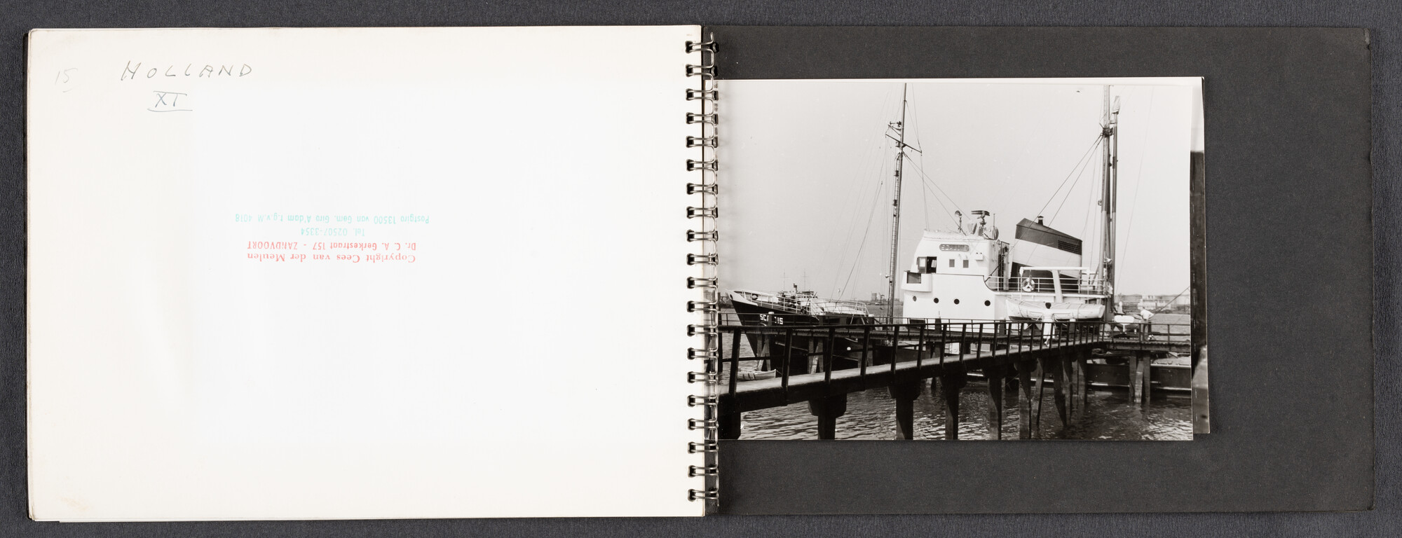 2022.1523; Fotoalbum met zwart-wit foto's van seagoing tugs; fotoalbum