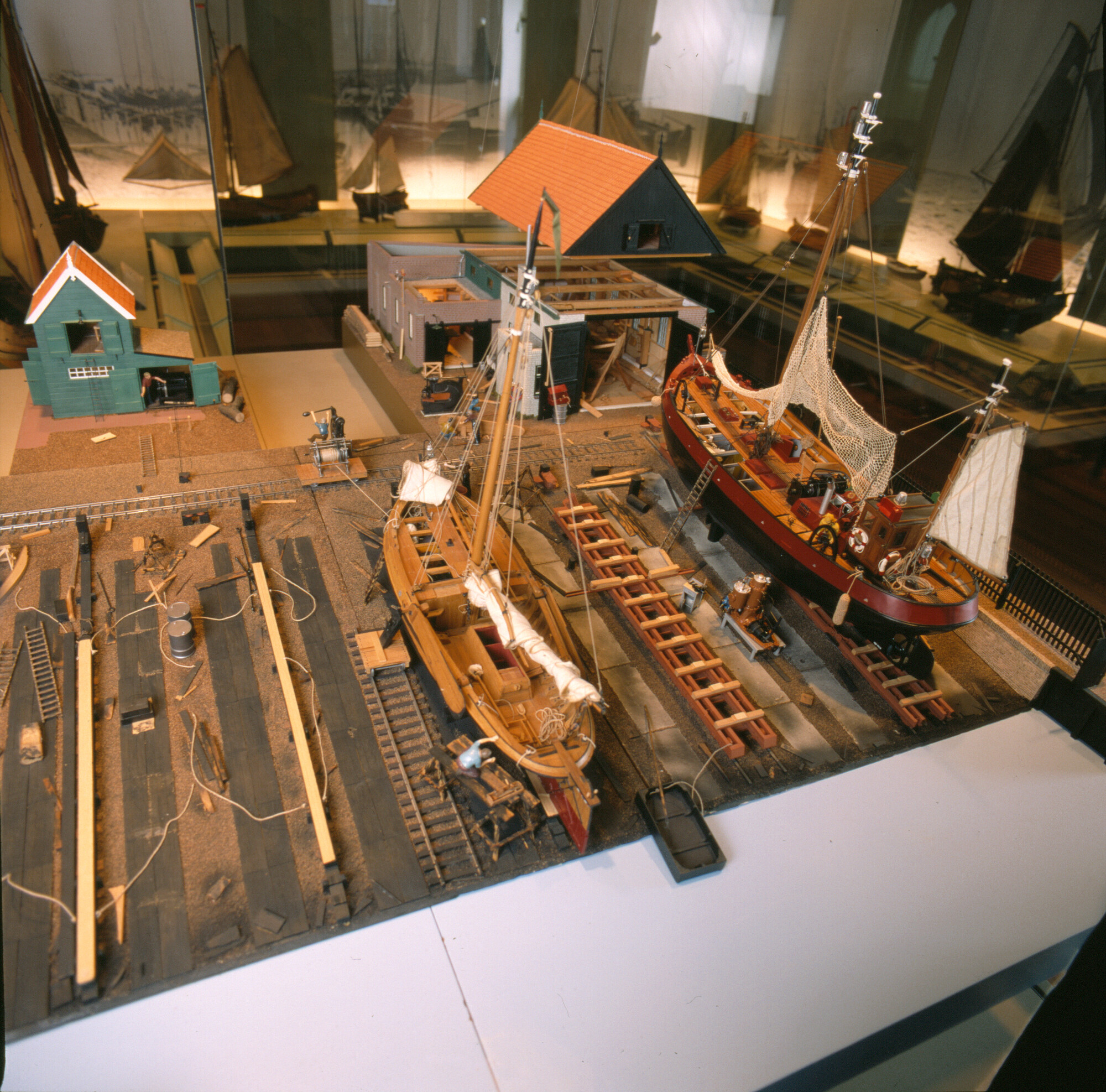 2002.1581; Maquette van de scheepswerf Metz en de mastenmakerij Van Veen te Urk; maquette