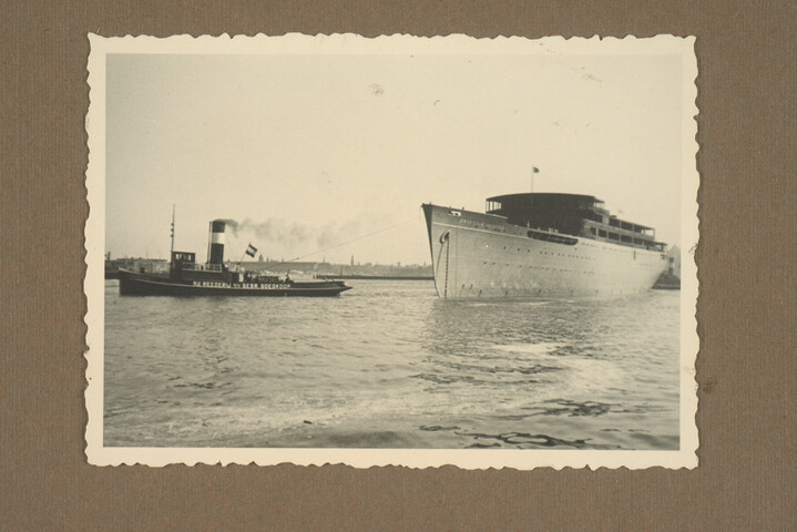 2001.1755; Omslag met vele foto's en knipsels van meest bergingsactiviteiten door Reederij v/h Gebroeders Goedkoop te Amsterdam in de periode 1929 / 1949; omslag