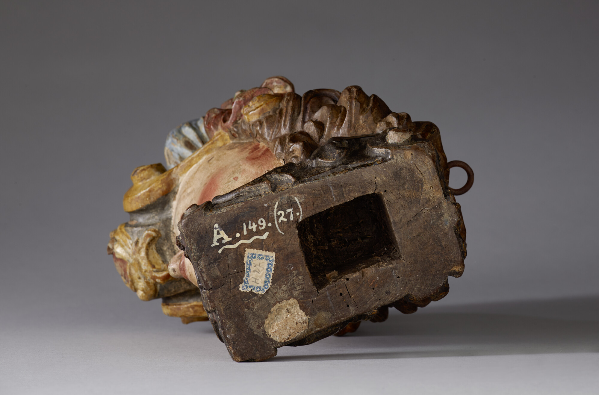 A.0149(0027) [nr 0003]; Roerkop, voorstellend een mannenhoofd met helm; roerversiering