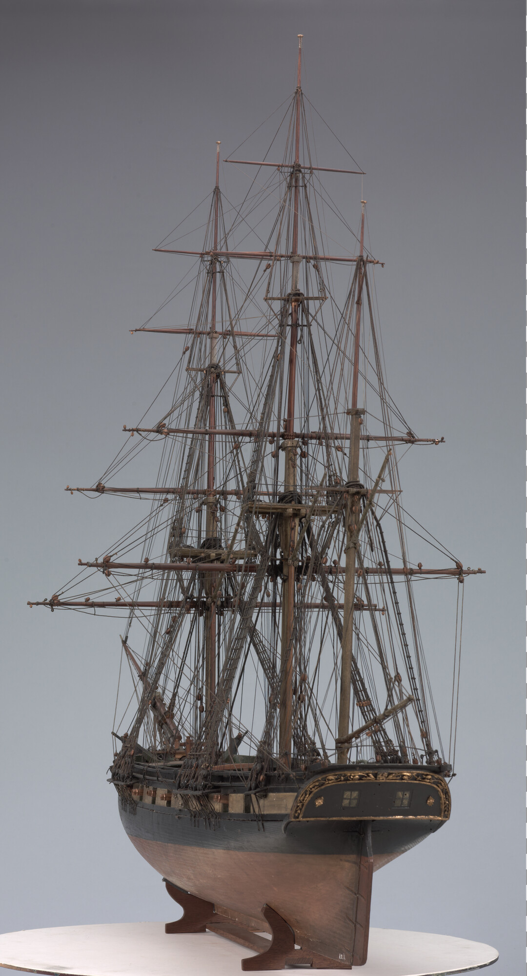 A.0111(03); Model van een driemaster; scheepsmodel
