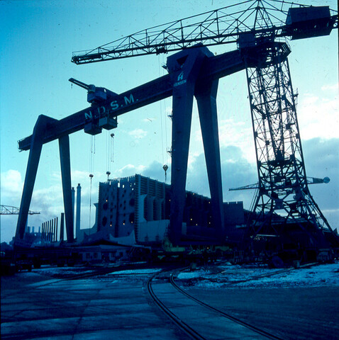 S.9100(3105); Scheepsbouw bij de NDSM; diapositief