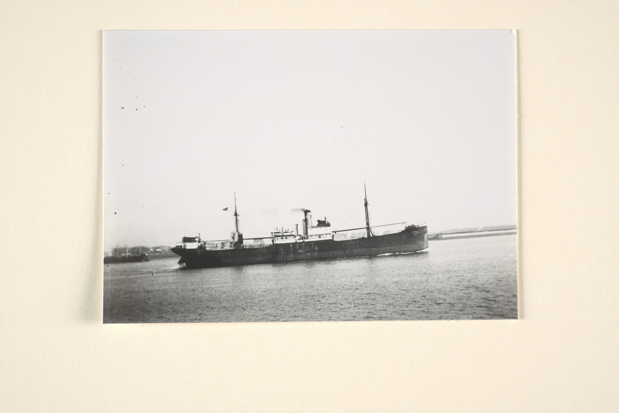 1995.7015; Het vrachtschip ss. 'Linge' van de NV. Houtvaart; foto